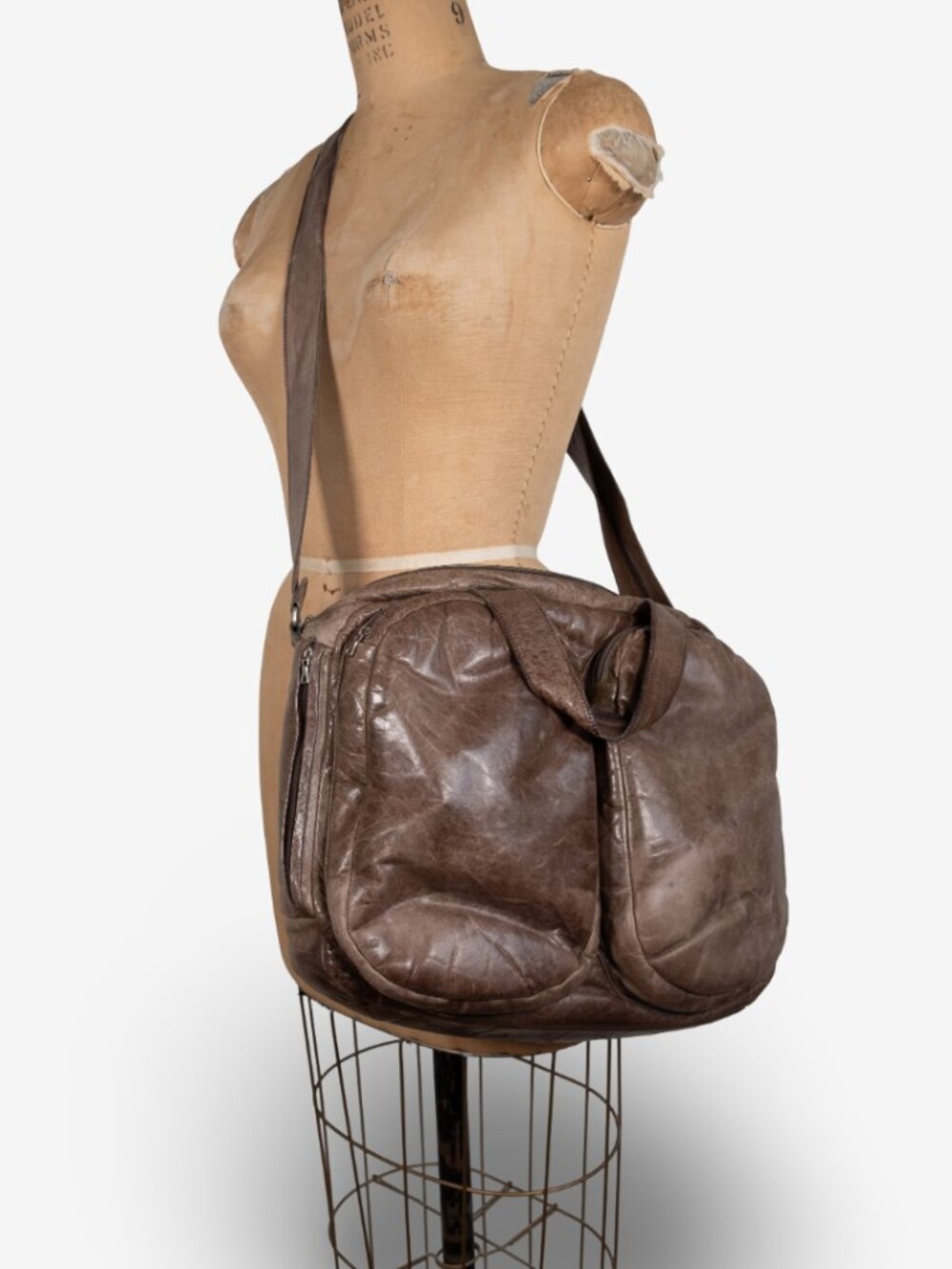 Vintage Made in Canada M0851 Computer Messenger Leather Bag